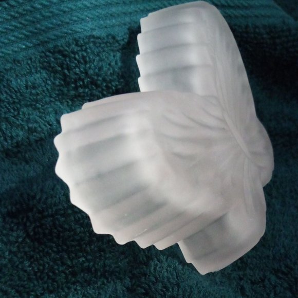 Vintage Satin Glass Butterfly Trinket - Picture 2 of 5